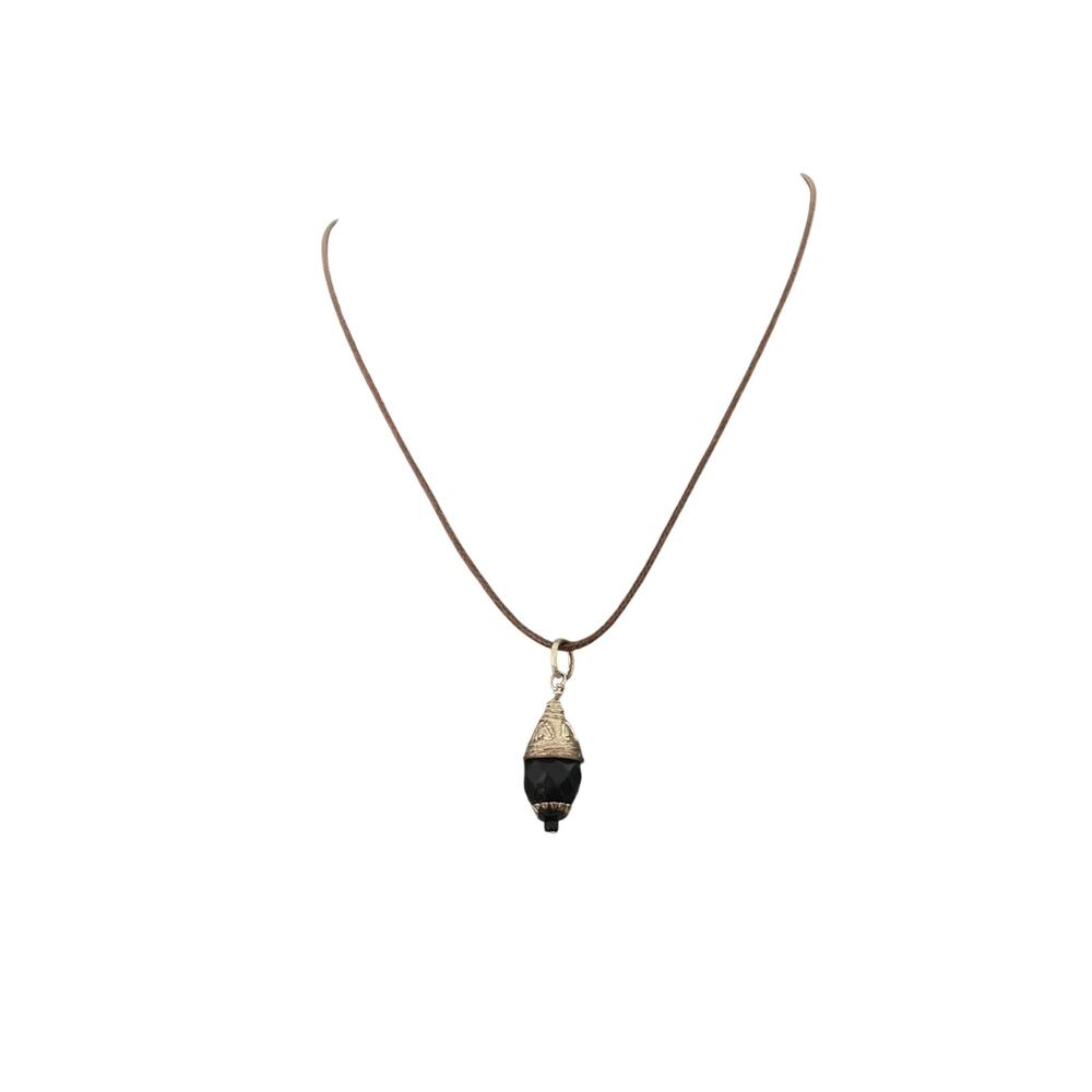 black pendant necklace